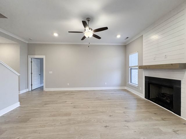 207 Strongpoint Dr, Hendersonville, TN 37075