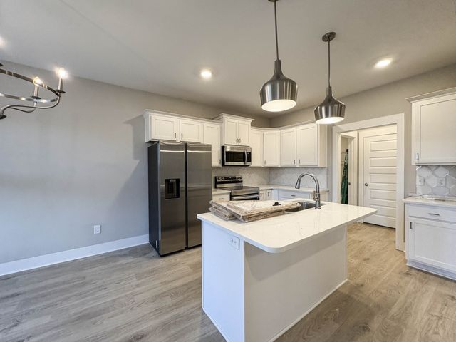 207 Strongpoint Dr, Hendersonville, TN 37075