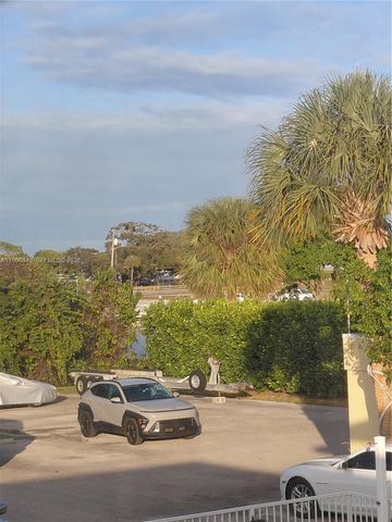 731 Hummingbird Way 10, North Palm Beach, FL 33408