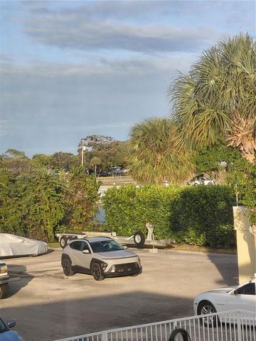 731 Hummingbird Way 10, North Palm Beach, FL 33408