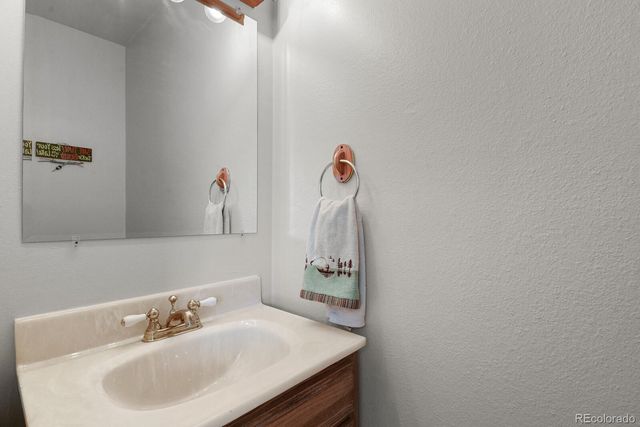 10386 W Dartmouth Avenue, Lakewood, CO 80227