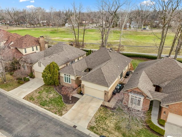 28 Turnberry Lane, Dearborn, MI 48120