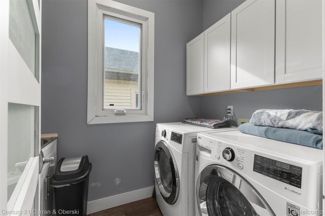 28 Turnberry Lane, Dearborn, MI 48120