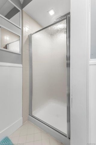 28 Turnberry Lane, Dearborn, MI 48120