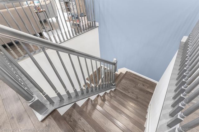 28 Turnberry Lane, Dearborn, MI 48120