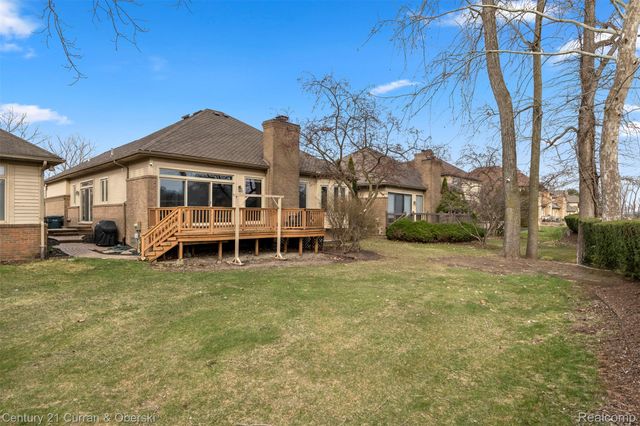 28 Turnberry Lane, Dearborn, MI 48120