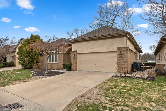 28 Turnberry Lane, Dearborn, MI 48120