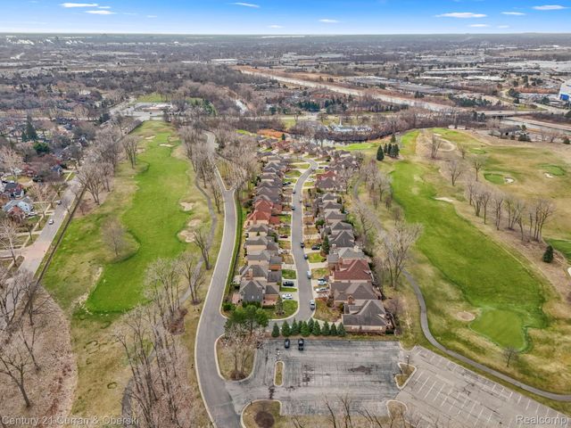 28 Turnberry Lane, Dearborn, MI 48120