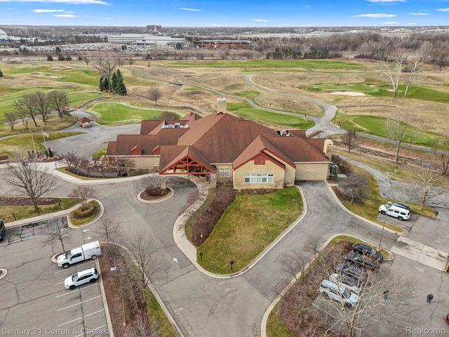 28 Turnberry Lane, Dearborn, MI 48120