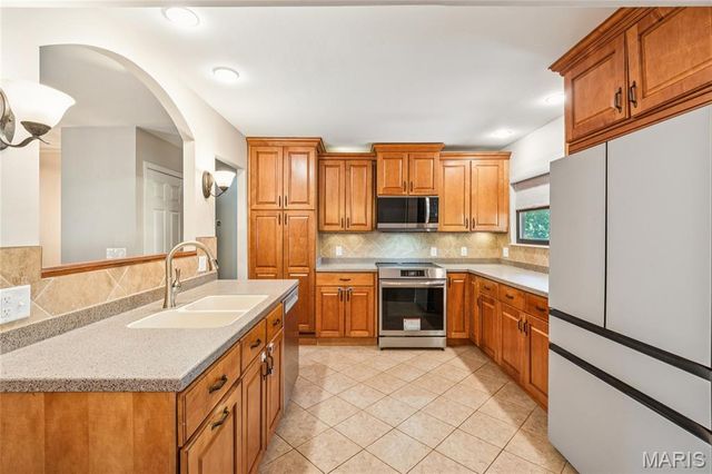 3161 Donnycave Lane, Maryland Heights, MO 63043