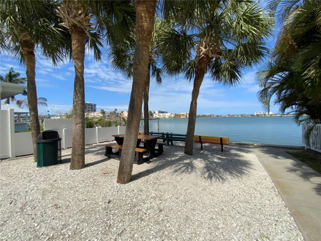 1404 COREY WAY S, South Pasadena, FL 33707