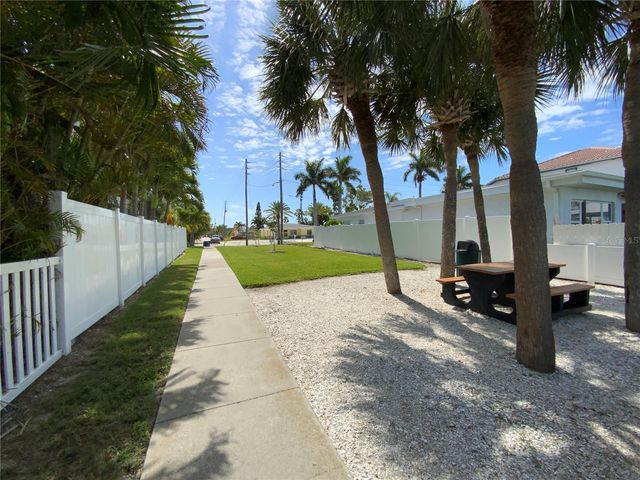 1404 COREY WAY S, South Pasadena, FL 33707