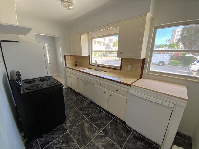 1404 COREY WAY S, South Pasadena, FL 33707
