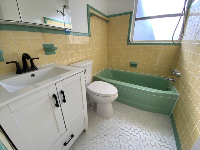 1404 COREY WAY S, South Pasadena, FL 33707