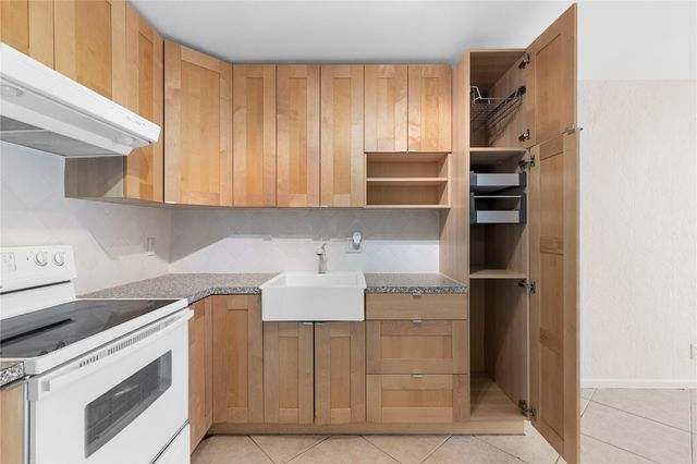 101 E Mcnab Road 112, Pompano Beach, FL 33060