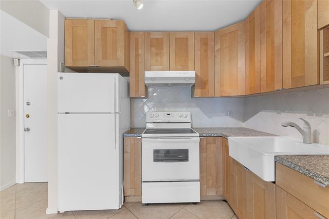 101 E Mcnab Road 112, Pompano Beach, FL 33060