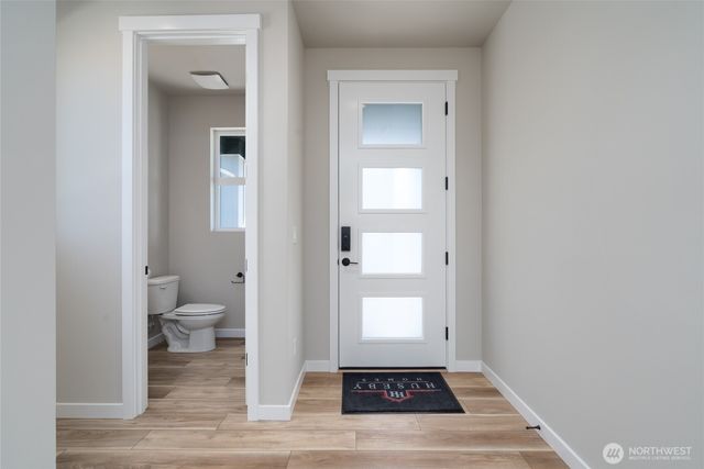 2444 SW Ridgeway Drive, Oak Harbor, WA 98277