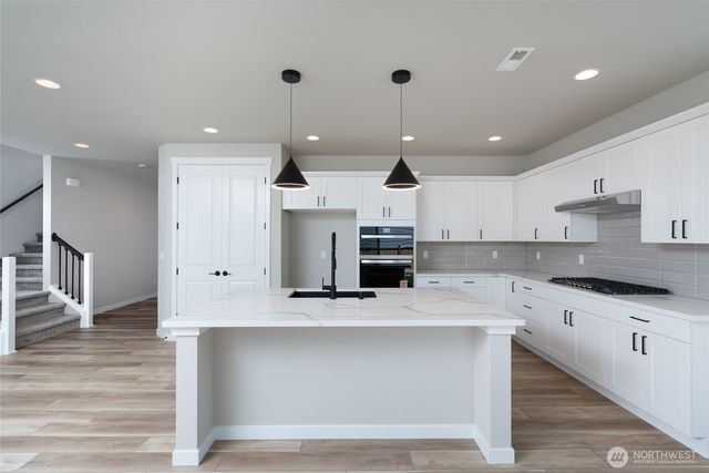 2444 SW Ridgeway Drive, Oak Harbor, WA 98277