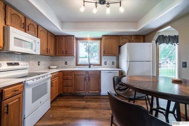 16604 Weir Street, Omaha, NE 68135