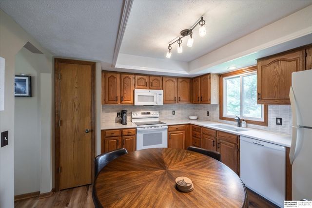 16604 Weir Street, Omaha, NE 68135
