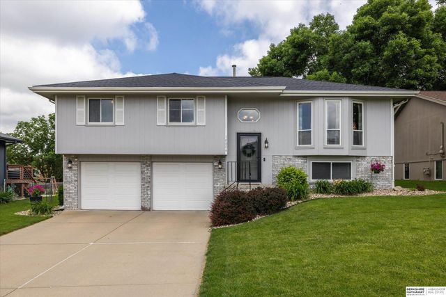 16604 Weir Street, Omaha, NE 68135