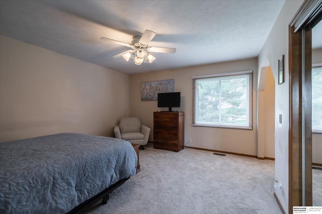 16604 Weir Street, Omaha, NE 68135