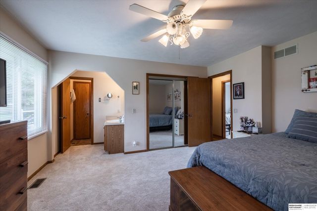 16604 Weir Street, Omaha, NE 68135