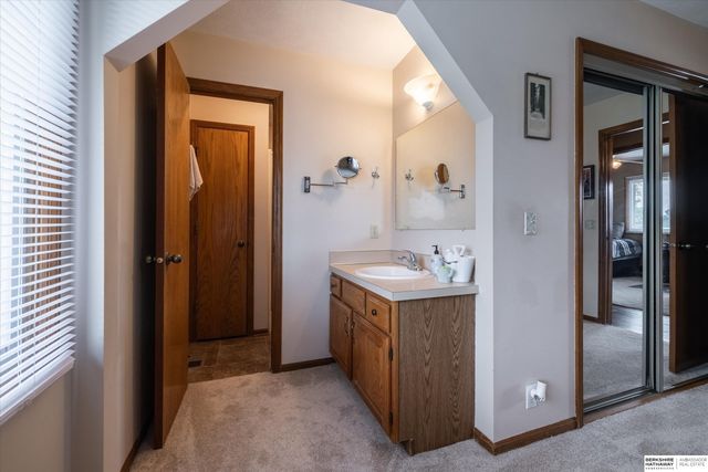 16604 Weir Street, Omaha, NE 68135