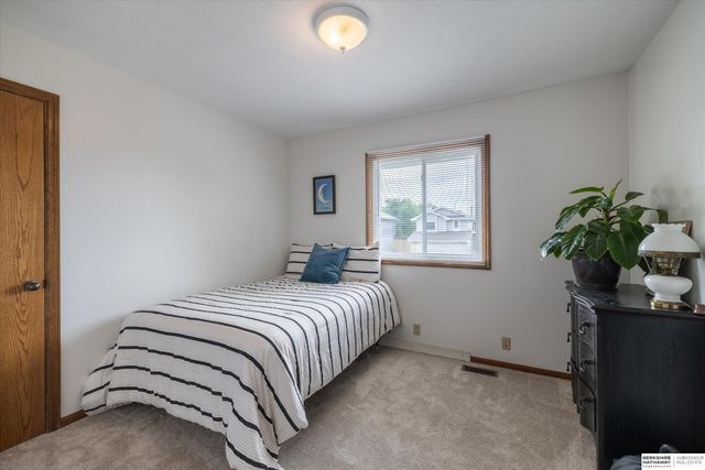 16604 Weir Street, Omaha, NE 68135