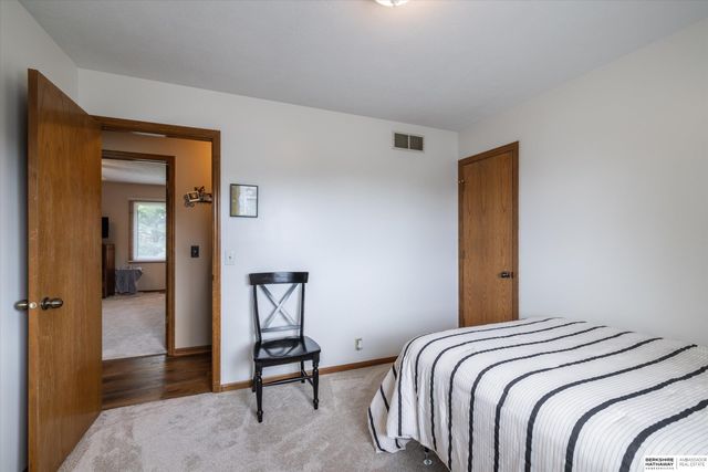 16604 Weir Street, Omaha, NE 68135