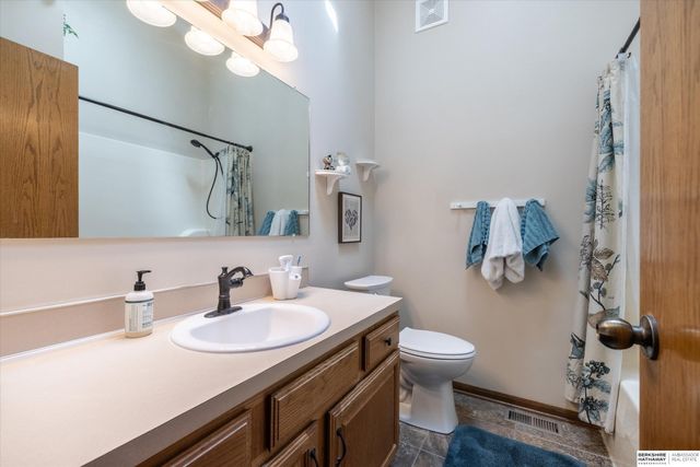 16604 Weir Street, Omaha, NE 68135