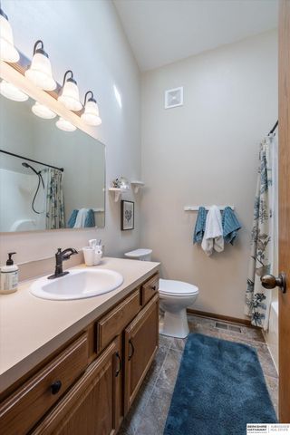 16604 Weir Street, Omaha, NE 68135