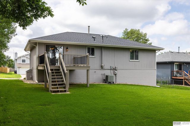16604 Weir Street, Omaha, NE 68135