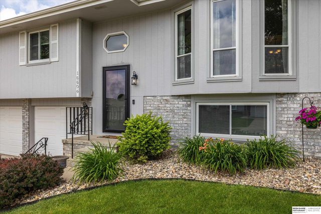 16604 Weir Street, Omaha, NE 68135