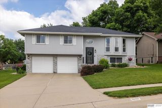 16604 Weir Street, Omaha, NE 68135