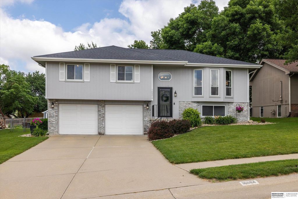 16604 Weir Street, Omaha, NE 68135