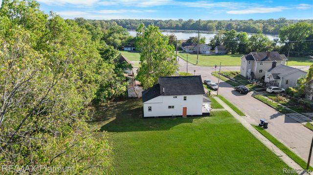 2051 Dwight Avenue, Flint, MI 48503
