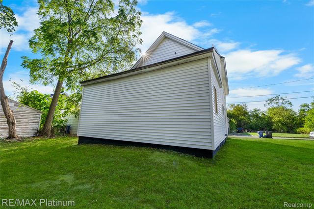 2051 Dwight Avenue, Flint, MI 48503