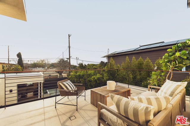 2115 Walnut Avenue, Venice (los Angeles), CA 90291