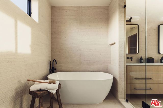 2115 Walnut Avenue, Venice (los Angeles), CA 90291