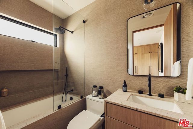 2115 Walnut Avenue, Venice (los Angeles), CA 90291