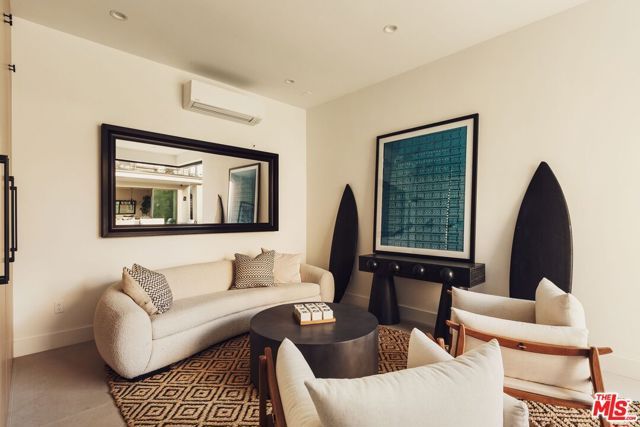 2115 Walnut Avenue, Venice (los Angeles), CA 90291