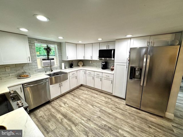 321 TOMLIN STATION RD, Mullica Hill, NJ 08062