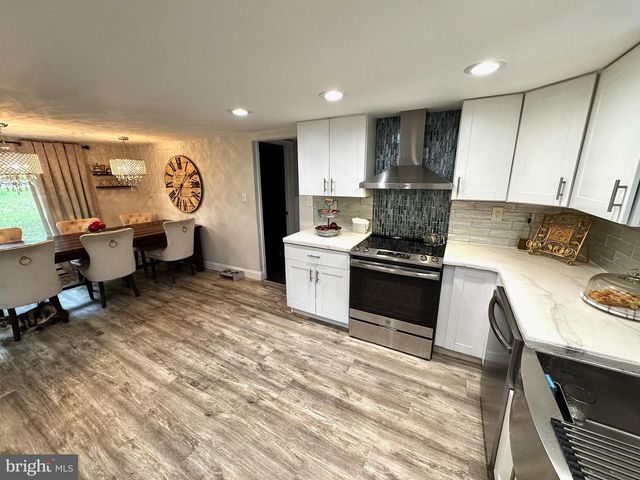 321 TOMLIN STATION RD, Mullica Hill, NJ 08062