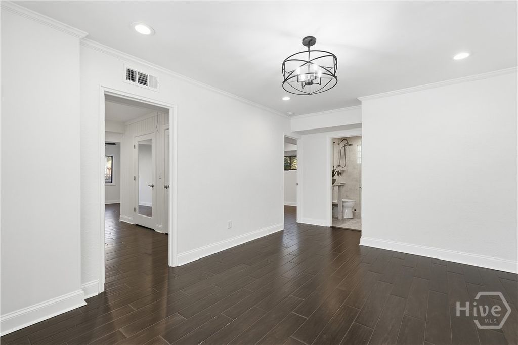 Image 11 of property listing at 9 Brewster Street, Savannah, GA 31419