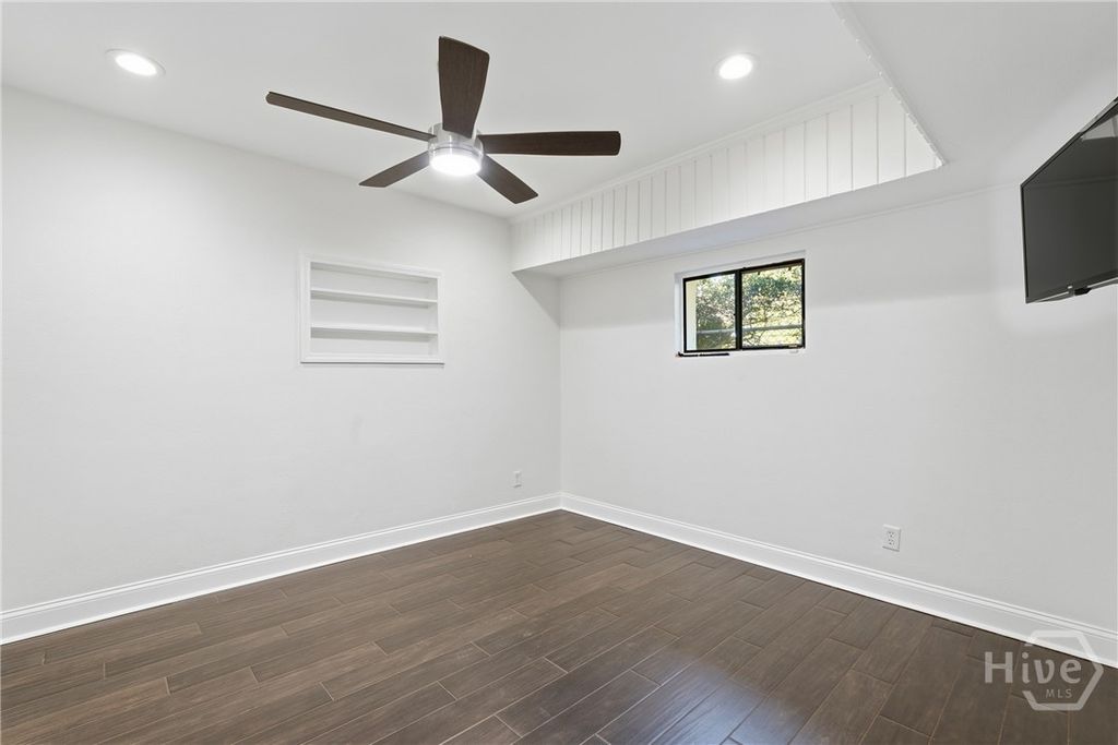 Image 12 of property listing at 9 Brewster Street, Savannah, GA 31419