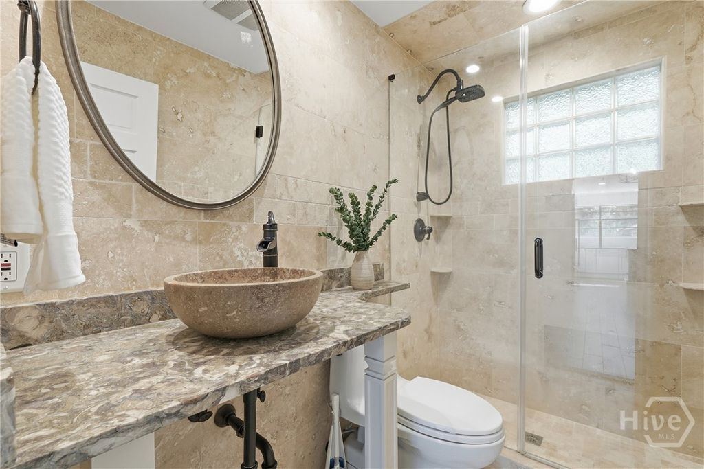 Image 13 of property listing at 9 Brewster Street, Savannah, GA 31419