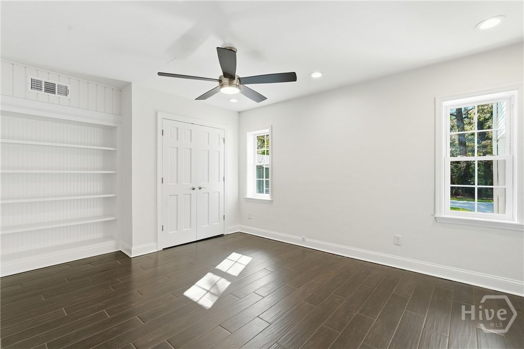 Image 17 of property listing at 9 Brewster Street, Savannah, GA 31419