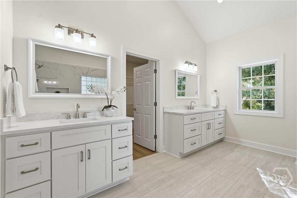 Image 19 of property listing at 9 Brewster Street, Savannah, GA 31419