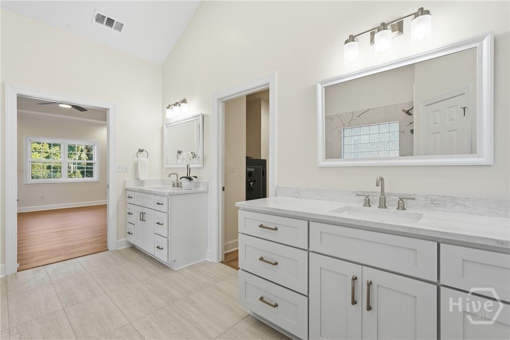 Image 21 of property listing at 9 Brewster Street, Savannah, GA 31419